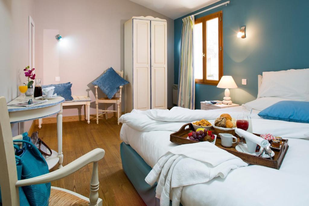 Logis Hotel Les Flots Bleus Beaulieu-sur-Dordogne Oda fotoğraf